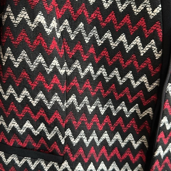 Kasper Red, White & Black Zig-Zag Blazer – Classic & Vibrant - Picture 4 of 10